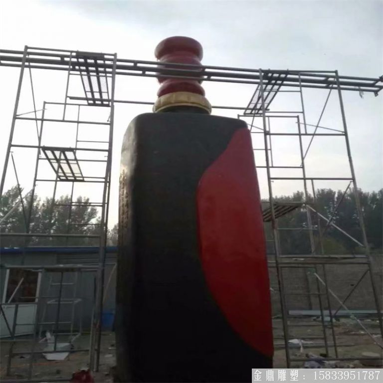 玻璃鋼大型酒瓶雕塑，酒廠仿真酒瓶雕塑定制6