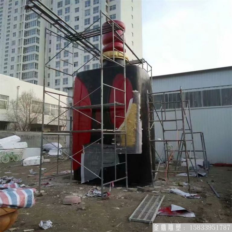 玻璃鋼大型酒瓶雕塑，酒廠仿真酒瓶雕塑定制