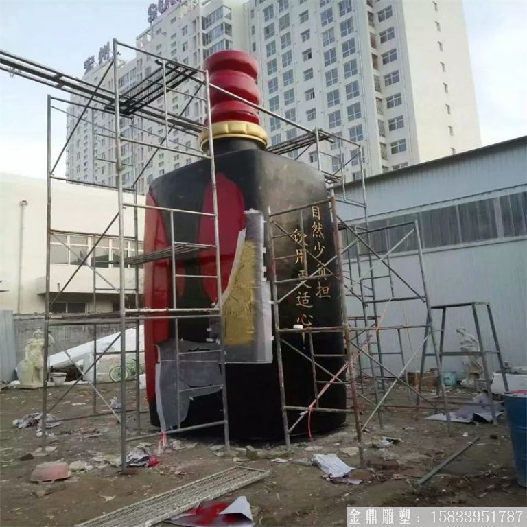 玻璃鋼大型酒瓶雕塑，酒廠仿真酒瓶雕塑定制1